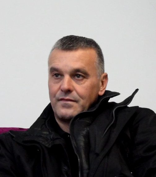 Έμαθε να καλλιεργεί σταφίδα από μικρό παιδί και την πονάει